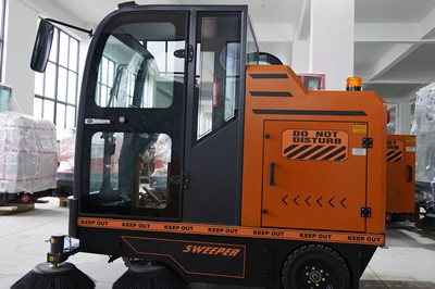 榮事達(dá)駕駛式掃地機(jī) 榮事達(dá)駕駛式掃地機(jī).jpg