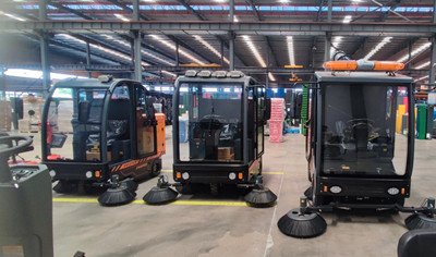 榮事達(dá)駕駛式掃地機(jī) 榮事達(dá)駕駛式掃地機(jī).jpg