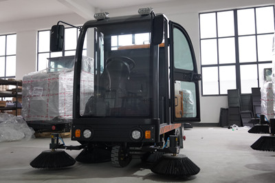 榮事達駕駛式掃地車的價值 榮事達駕駛式掃地車的價值.jpg